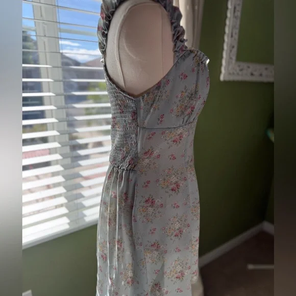Floral Ruffle milk made Dress - Picture 3 of 4